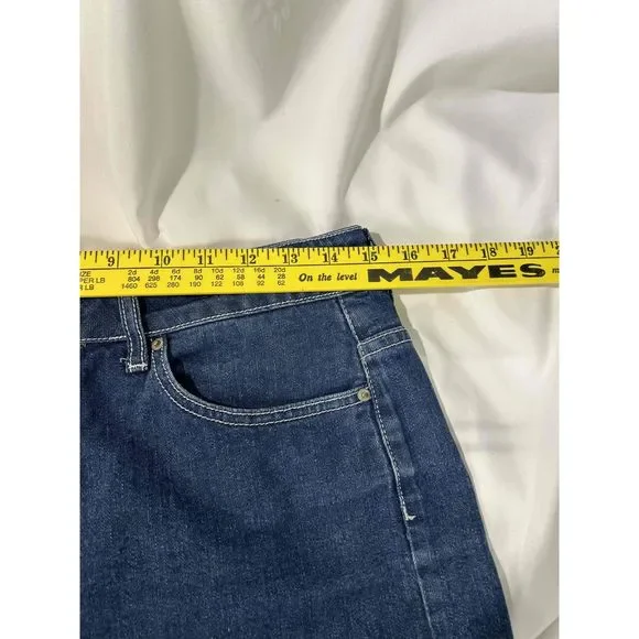 BDG Womens Blue Denim Button Fly Cuffed Hem Shorts Size 30 - Picture 3 of 8